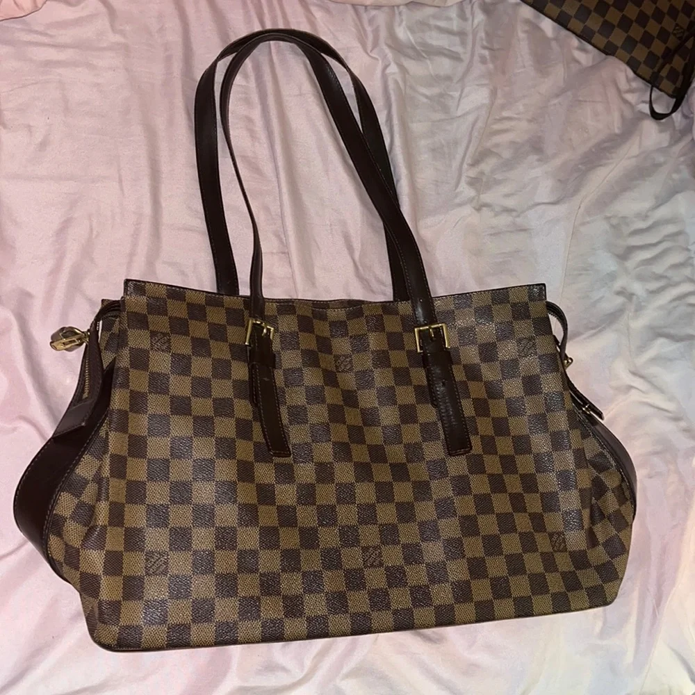 Authentic LV purse large. Good condition. Serial number is SO898. - Picture 3 of 17